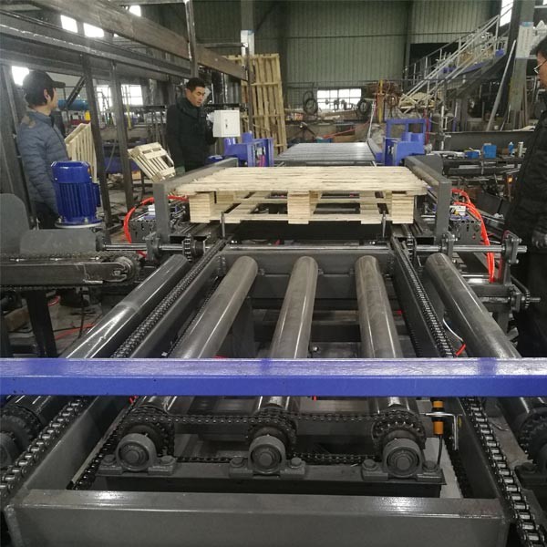 Поднос паллета автоматического ЕВРО 1000*1200 Mm деревянный пригвождая машину