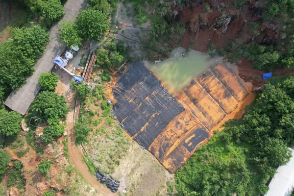 地質繊維管の脱水は,パームオイルミルの流動性のある糞を肥料に変えるのに役立ちます
