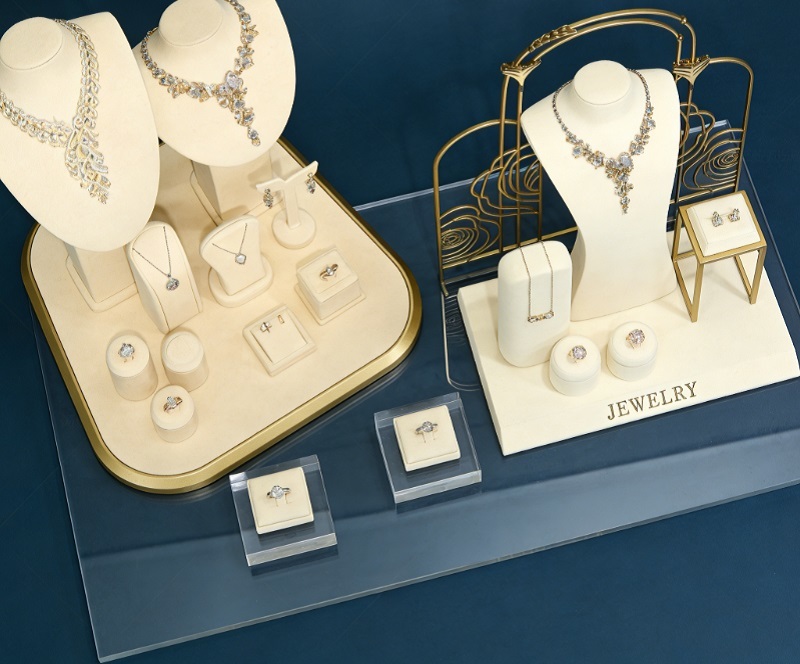 Premium Velvet Necklace Bust Set Jewelry Display Props with Customized Design and LED Lighting