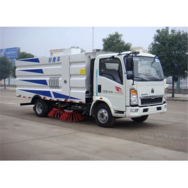 Euro II RHD 2 Axles Road Sweeper Truck Water Saving Wet Type Street Cleaning Machine