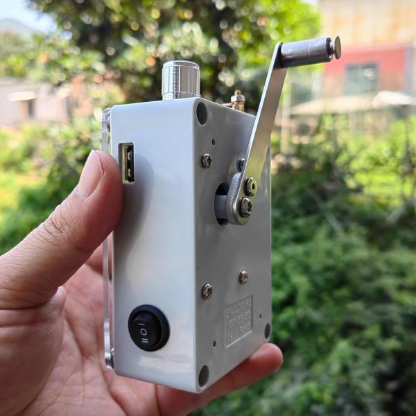 Outdoor Portable Hand Crank Charge Generator Cellphone Charger Emergency Ignition Lighting Battery-free