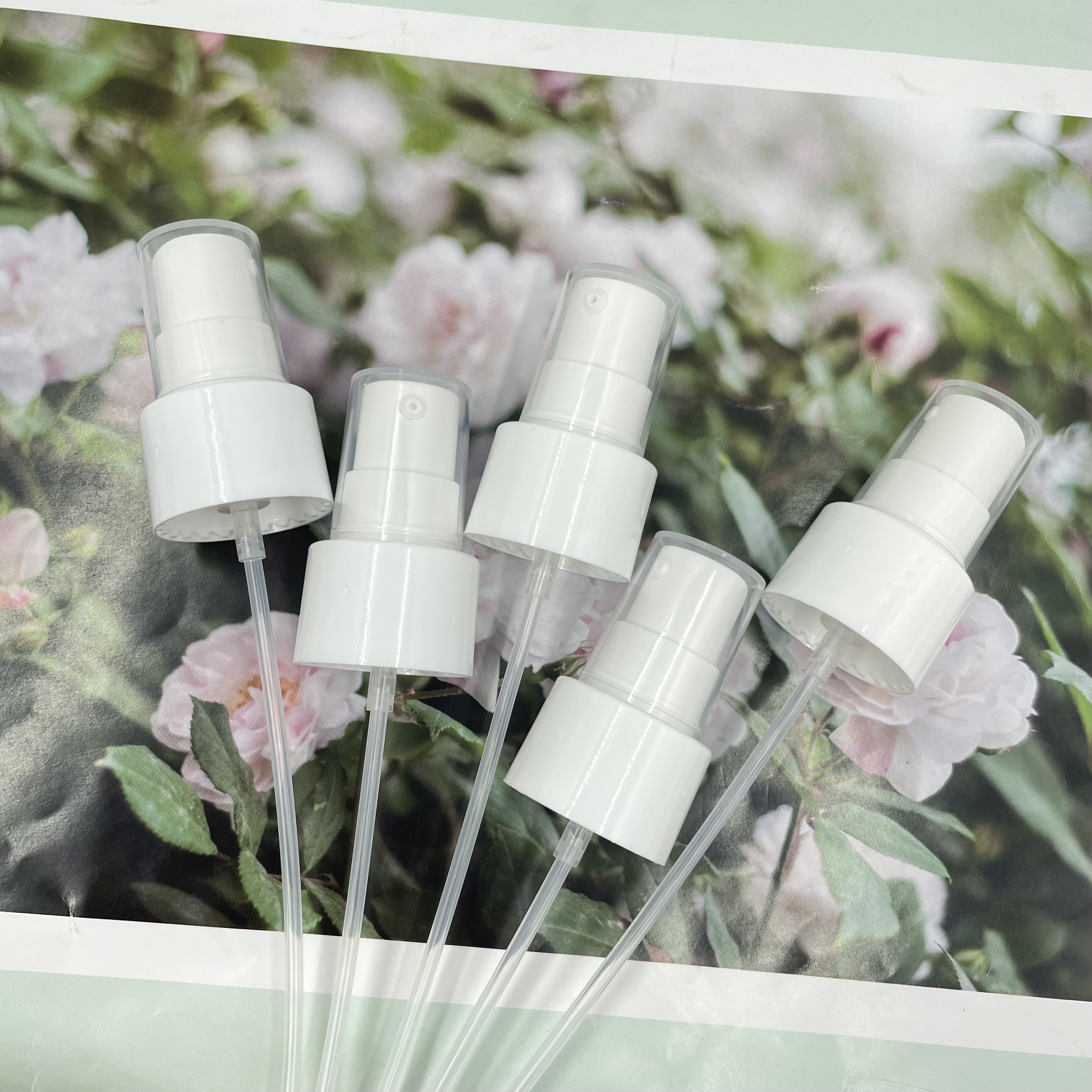 Полностью пластиковое 24/410 учреждений закрытия обработки распределителя насоса сливк ровных