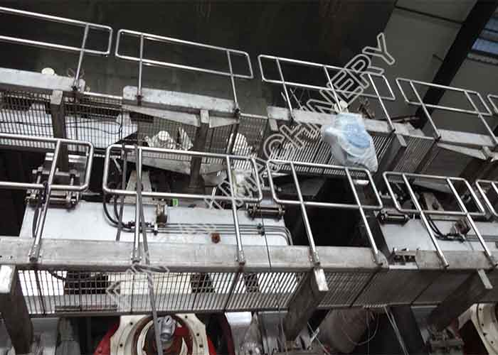Большая культурная повторно использованная газета делая машиной большой тип слон крена
