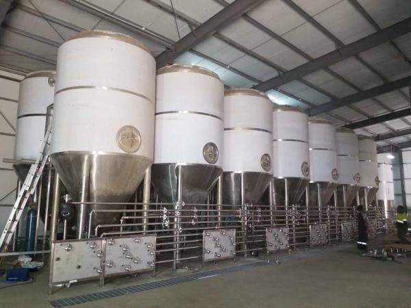 8000L 10000L Beer Fermentation Tank , Conical Beer Fermenter Dimple Cooling Jacket