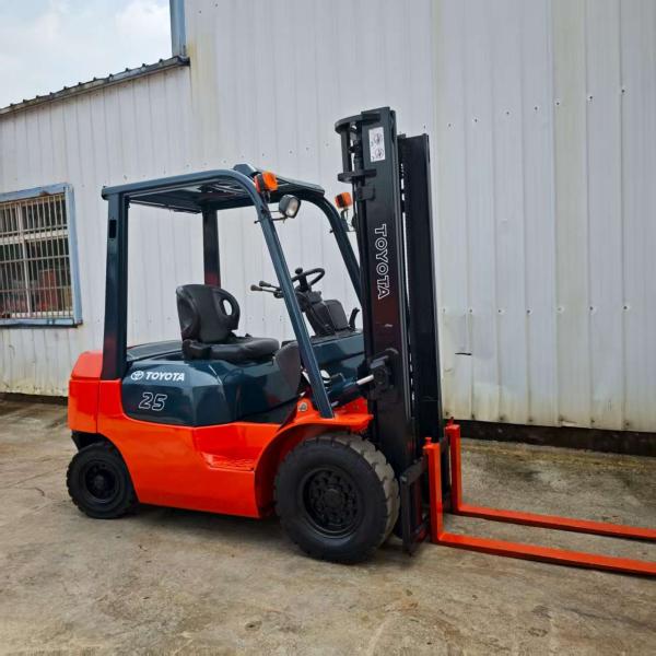 High Quality Used Secondhand For Toyota FD25 2.5 Ton Forklift With Reliable Diesel Engine For Retail Industries