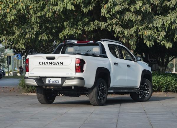 2025 Chang An Lieshou Hunter Pickup Truck voiture 4 portes et moteur hybride à essence