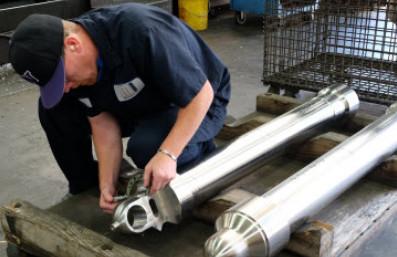 O pó de cobre fazendo à máquina do CNC do metal de bronze revestiu o CNC que corta a folha de alumínio