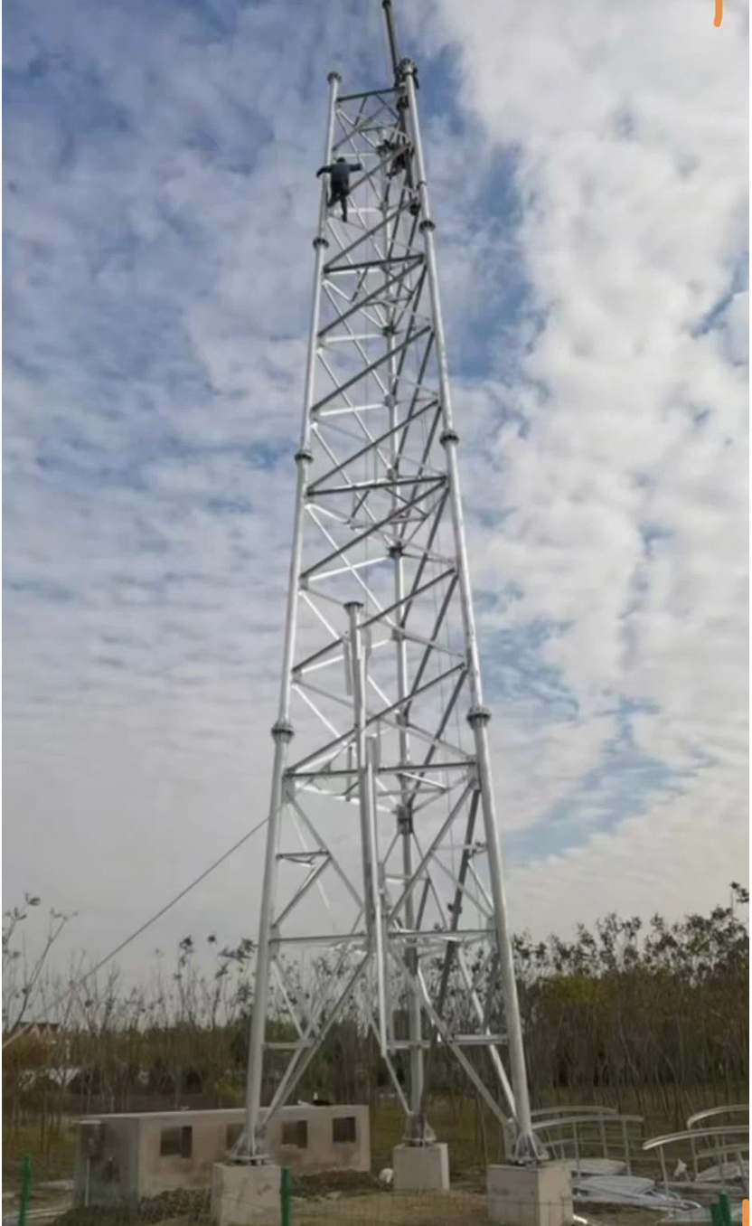 Earthquake Resistant Communication Steel Tower Three Tube Tall Metal Tower Anti Corrosion