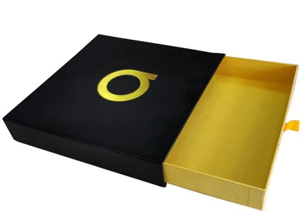 Black Paper Sliding Drawer Gift Boxes Foil Gold Embossed Logo For Clothing