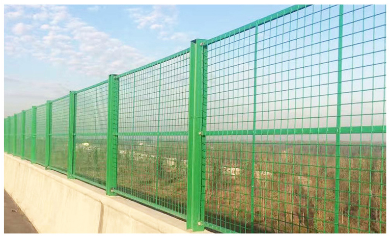 Внешний оцинкованный покрытый колючей проволокой забор для сетки ограждения ISO9001 2008 аккредитован