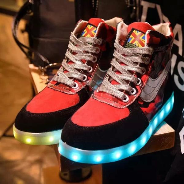Fashional LED Light Up Sneakers App Control Self - Editing Words Non - Slip