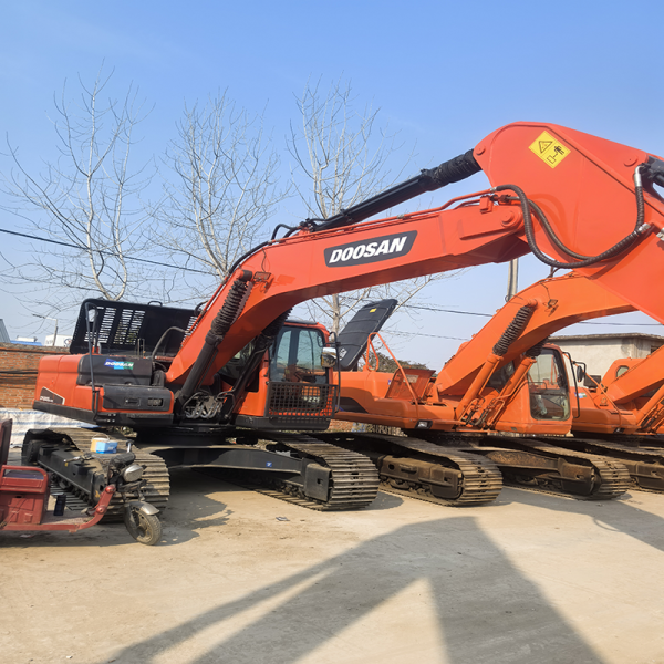 Wholesale Customized Second-hand Hydraulic Excavator Used Original Doosan Excavator Doosan DX225 DX225LC/LC-9C Used Excavator