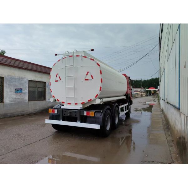20000 litros 4 compartimientos HOWO 6X4 Camión tanque de combustible para el almacenamiento de petróleo
