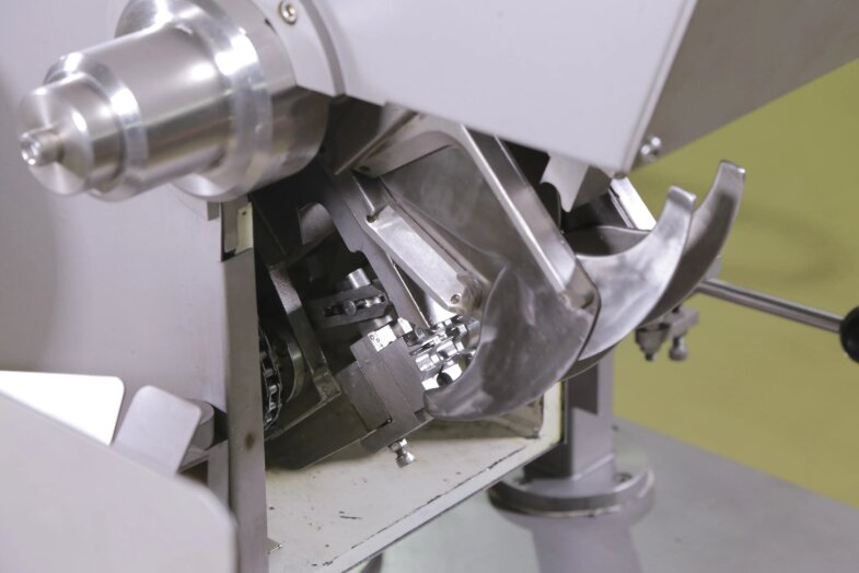 AKCDK-120 Electromagnetic Clutch Automatic Sausage Double Clipping Machine 70-100 Pieces Per Minute