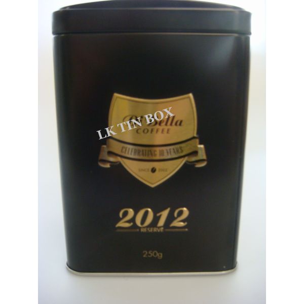 caixa da lata do chá de 250g Di Bella Quadrado com a tomada do metal que grava a certificação de HACCP