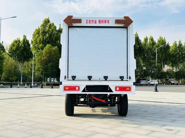 Fully Enclosed Sanitation Cleaning Truck Four Wheel Drive Pure Electric Sprinkler Truck
