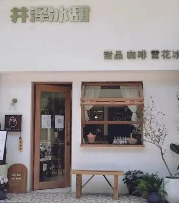 Defender Beachfront Folding Window Resisting Sand Abrasion and Saltwater Degradation