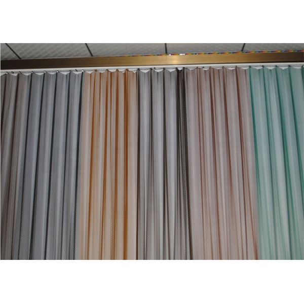 Занавесы ячеистой сети металла 8x8mm связи гибкой цепочки золота декоративные