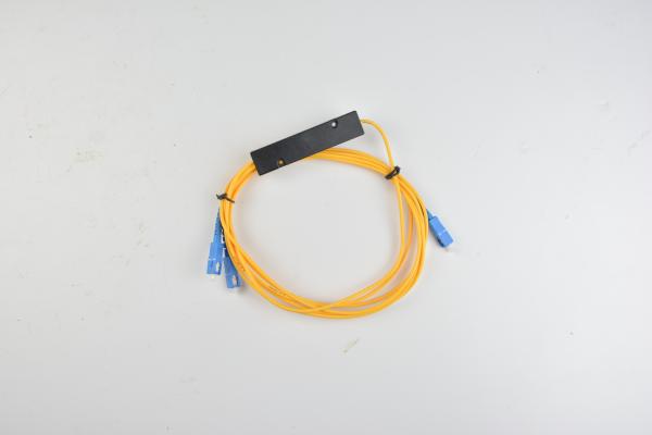 1x2 4 8 16 boîte PLC G657A1 0,9 mm SCUPC Splitter PLC à fibre optique conique pour la directivité dB ≥55