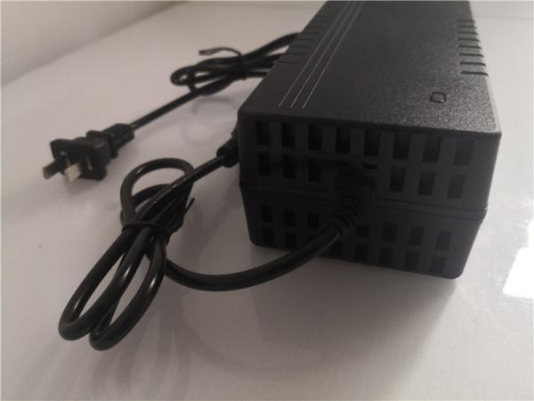 le chargeur 13s 48v de batterie au lithium 640W a produit 54.6v 10a pour le scooter électrique de vélos