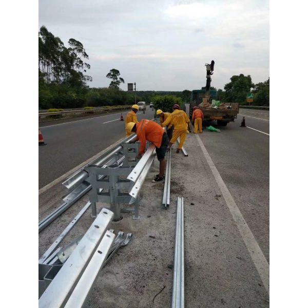 Дорожная ограждение используется ограждение прямой барьер для безопасности дорожного движения из Китая