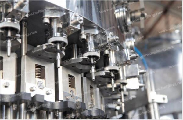 PLC Beverage Carbonated Filling Machine 12000PCS/H Bottle Filling Machine  Isobaric Filling