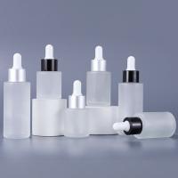 Os recipientes cosméticos de vidro empurram horizontalmente a garrafa cosmética geada do conta-gotas do soro