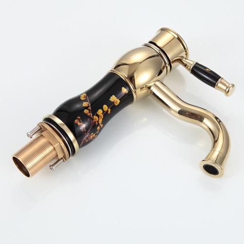 Popular estilo clássico Single Handle Kitchen Faucet Deck Moem