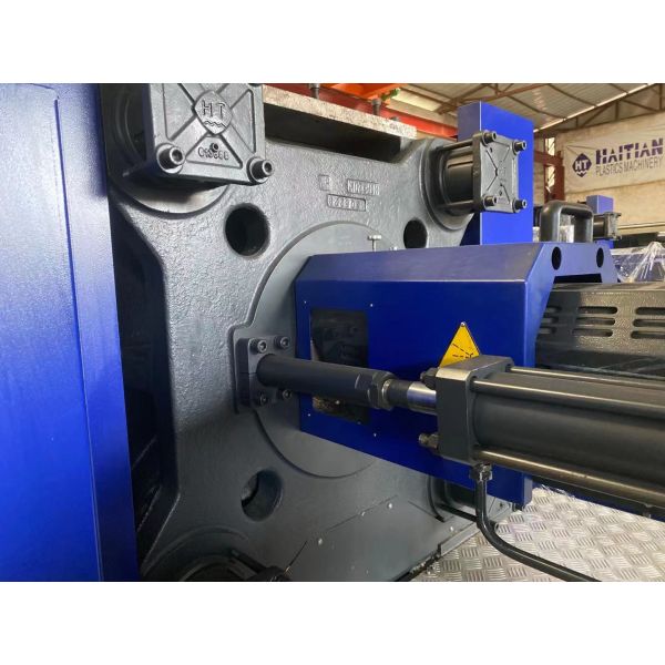 Used Haitian MA3200II Original second generation Plastic making Injection Molding Machine