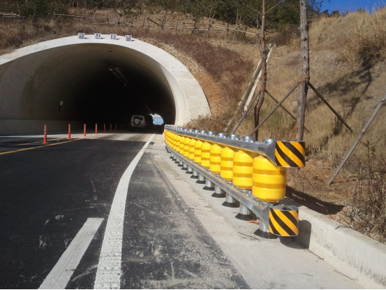 Highway Safety Anti Crash Traffic Safety Barrier Rolling Systems Guardrail