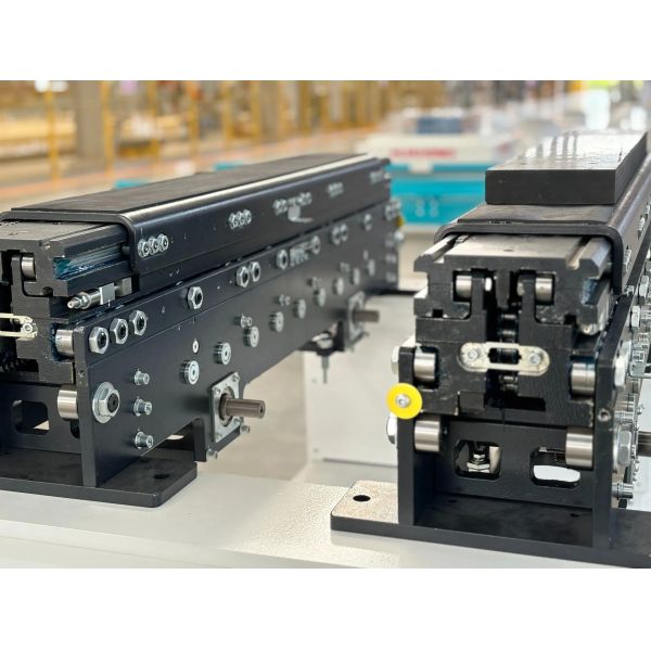 1000 X 1100MM Bin Telescopic Fork Lightweight Single Motor Double Deep Fork Red Black