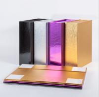 L'emballage magnétique pliable de cadeau de fermeture enferme dans une boîte la couleur noire de luxe d'or