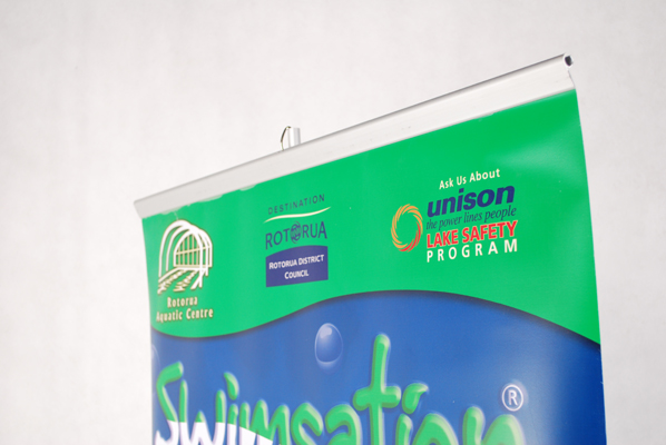 Roll Up Retractable Banners For Trade Shows Aluminum Alloy Material