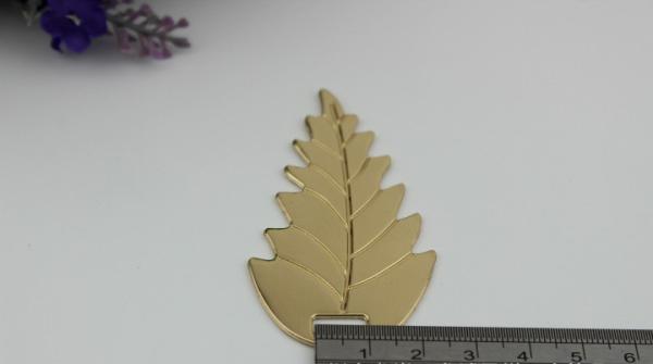 OEM zinc alloy light gold & gunmetal leaf pattern metal logo label tags for handbag/shoes accessories