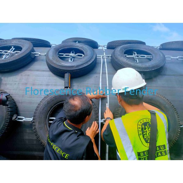 Floating Rubber Pneumatic Fenders On Vessel Boat With Chain And Tyre