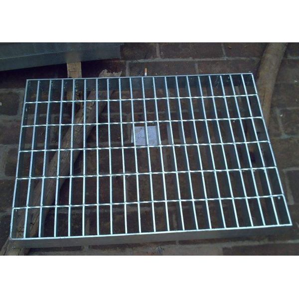 Горячая окунутая гальванизированная стальная крышка стока решетки подгоняла 450мм