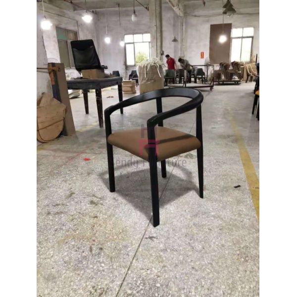 Кожаная обитая древесина золы обедая Backrest стула черный отлакированный изогнутый