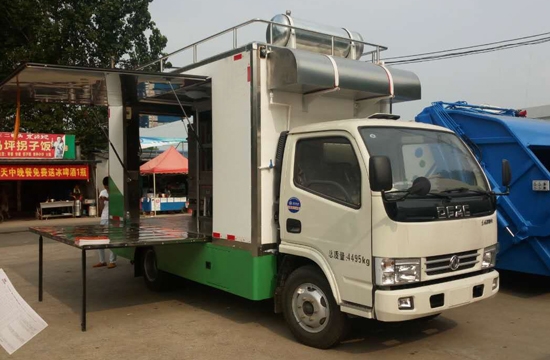 DongFeng 4.5ton  4.5-meter Double-door Stainless Steel Extended Dining Car on Both Sides Cold and Fresh Cabinet Dining Truck