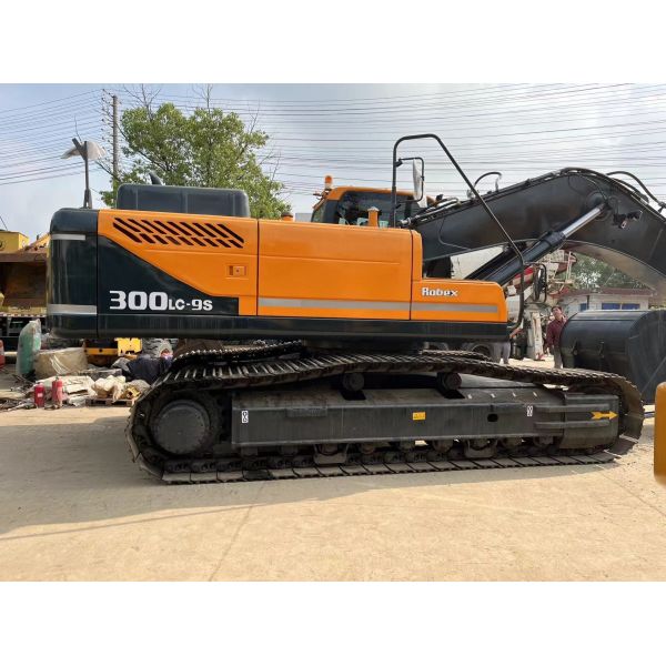 Second Hand Crawler Excavator 300lc-9 from Korea Good Condition and Diesel Engine