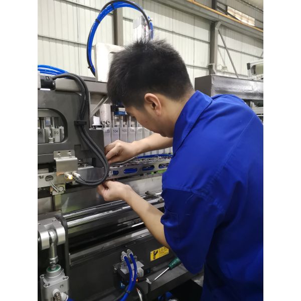 5L 2 Cavity Pet Blowing Machine 43KW/H-56KW/H Power Consumption