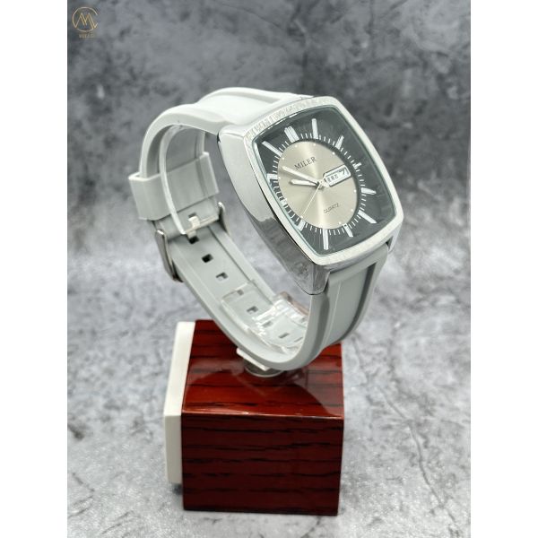 Fashion Stainless Steel Case Double Calendar Watch for Men and Women with Silicone Strap