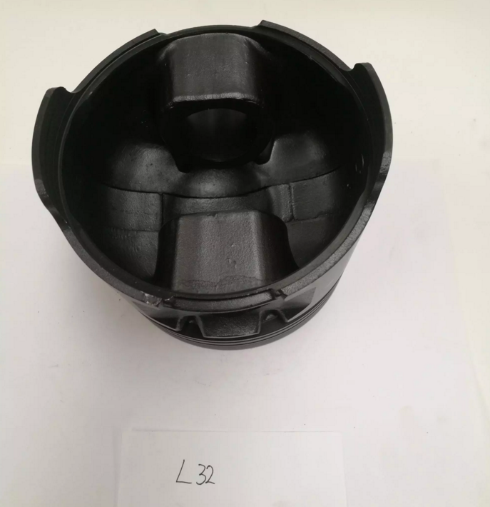 Пистон одноцилиндровый дизельный двигатель Части Алюминиевый пистон Черный / Серебряный цвет