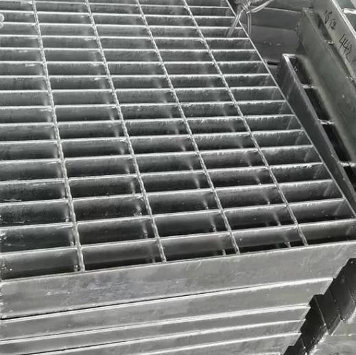 Polish Serrated Surface Standard Stainless Steel Bar Grating with Customizable Sizes for Industrial Use