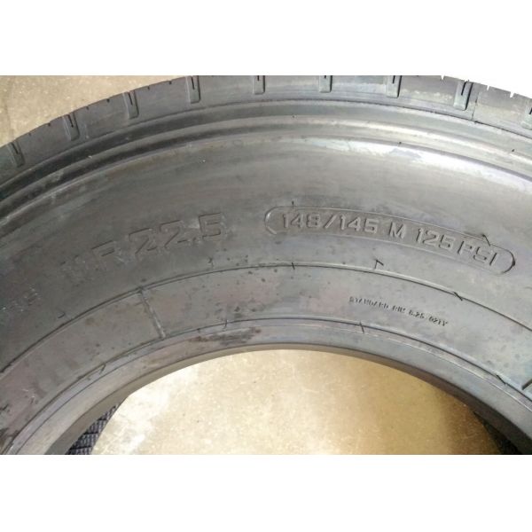Reinforced 11R 22.5 Truck Tires , Low Rolling Resistance Tires 4 Zigzag Grooves