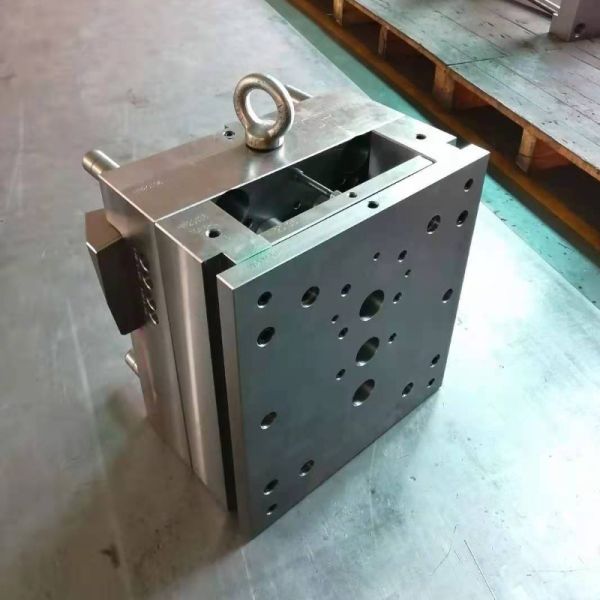 MEUSBURGER SKD61 Plastic Injection Moulds For Electronic Industry
