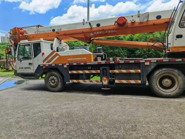 Excellent Working Condition 2014 Zoomlion QY25V5 Used Crane with 25t Hook Main Arm 40 Meters Auxiliary Arm 8 Meters Counterweight 7.2 Tons