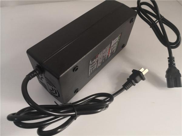 Lithium rechargeable 6.8Ah 12v /5V 13Ah12v de Li-ion de batteries d'approvisionnement d'usine avec la prise du chargeur US/EU/AU/UK à C.A.