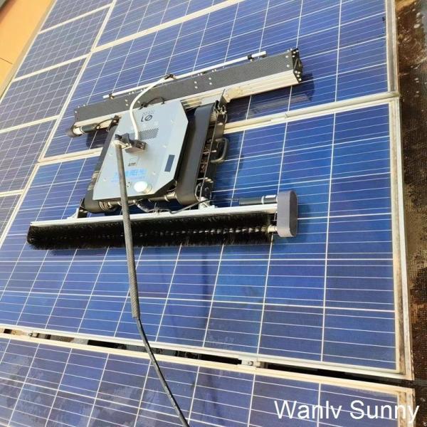Robô de limpeza de painéis fotovoltaicos para limpeza de água fria, com certificação CE