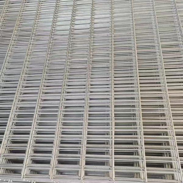 PVC Coated 3D Curved Welded Wire Mesh Fence For Farm With Peach Square Round Post