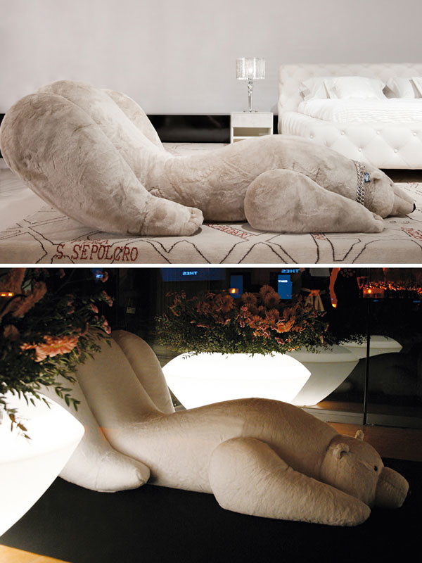 Итальянец комнаты прожития акцента гостиной кресла стула ткани плюшевого мишки сливк